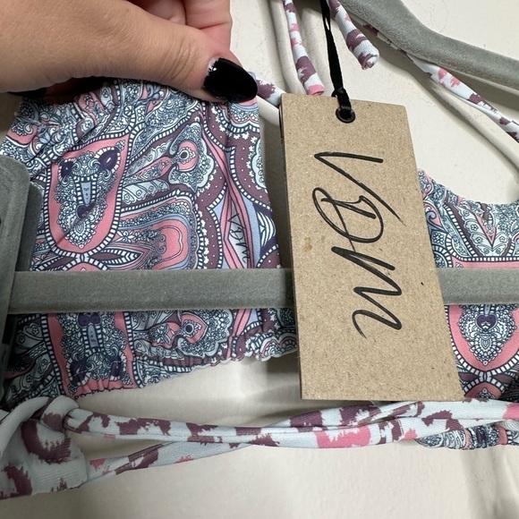 VDM South beach reversible bikini top in paisley and cheetah XS NWT - Picture 5 of 5